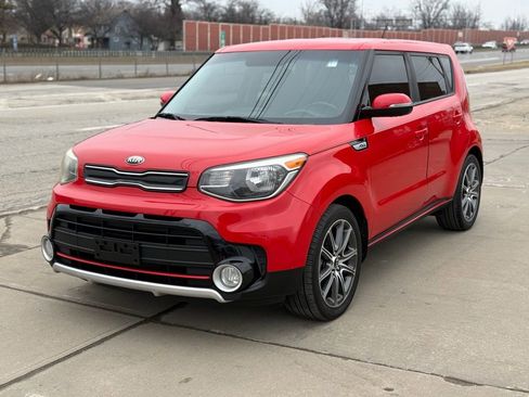 Used 2018 Kia Soul ! FWD image 1