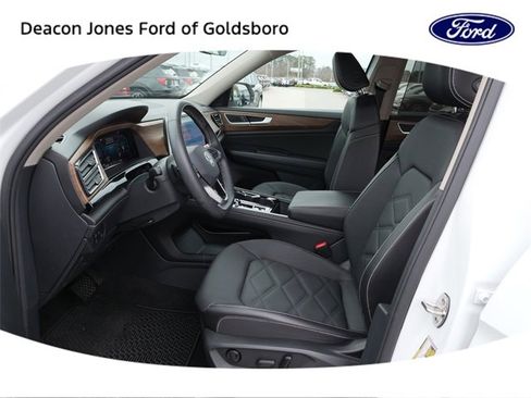 Used 2024 Volkswagen Atlas SE image 17