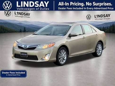 Used 2012 Toyota Camry XLE w/ Leather Pkg FWD image 4