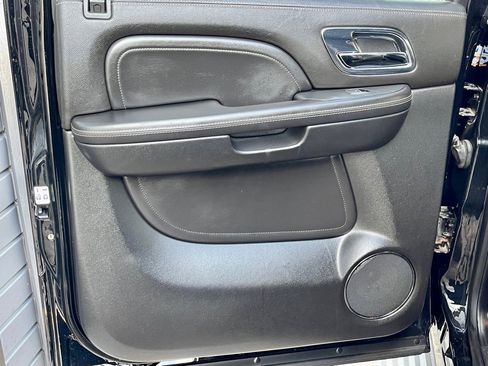 Used 2014 Cadillac Escalade ESV Platinum image 30