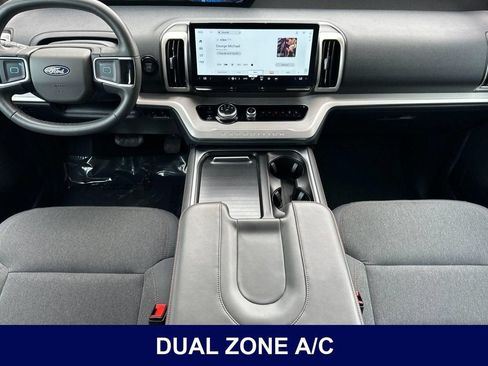 Used 2025 Ford Expedition Active AWD/4WD image 17