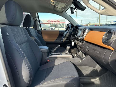 Certified 2019 Toyota Tacoma SR5 image 14