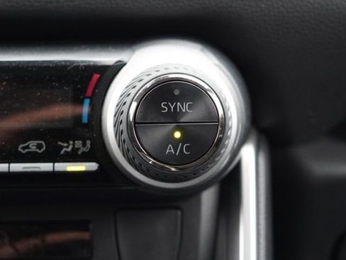 Certified 2025 Toyota RAV4 SE image 31