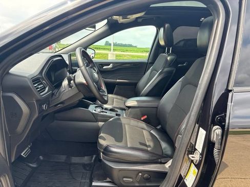 Used 2024 Ford Escape ST-Line w/ Tech Pack #1 AWD/4WD image 11