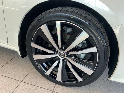 Used 2020 Nissan Altima 2.5 SR w/ Premium Package FWD image 24