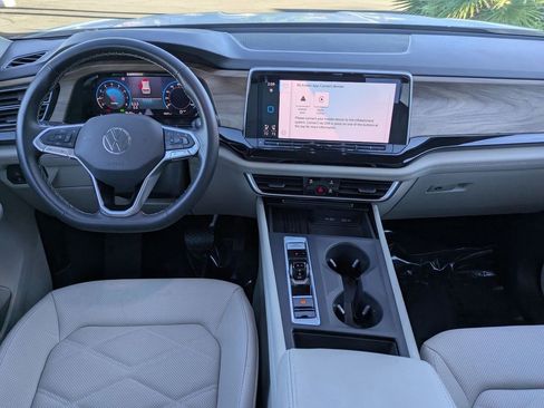 Certified 2025 Volkswagen Atlas SE image 15