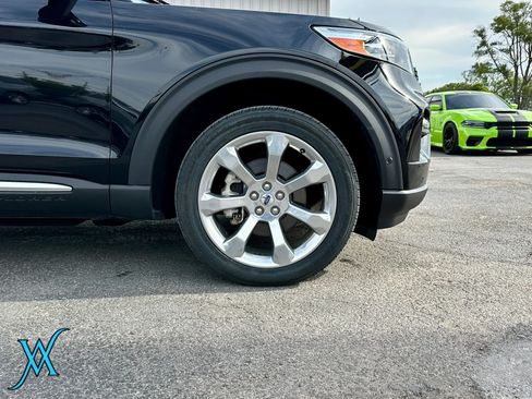 Used 2020 Ford Explorer Platinum w/ Premium Technology Package AWD/4WD image 9