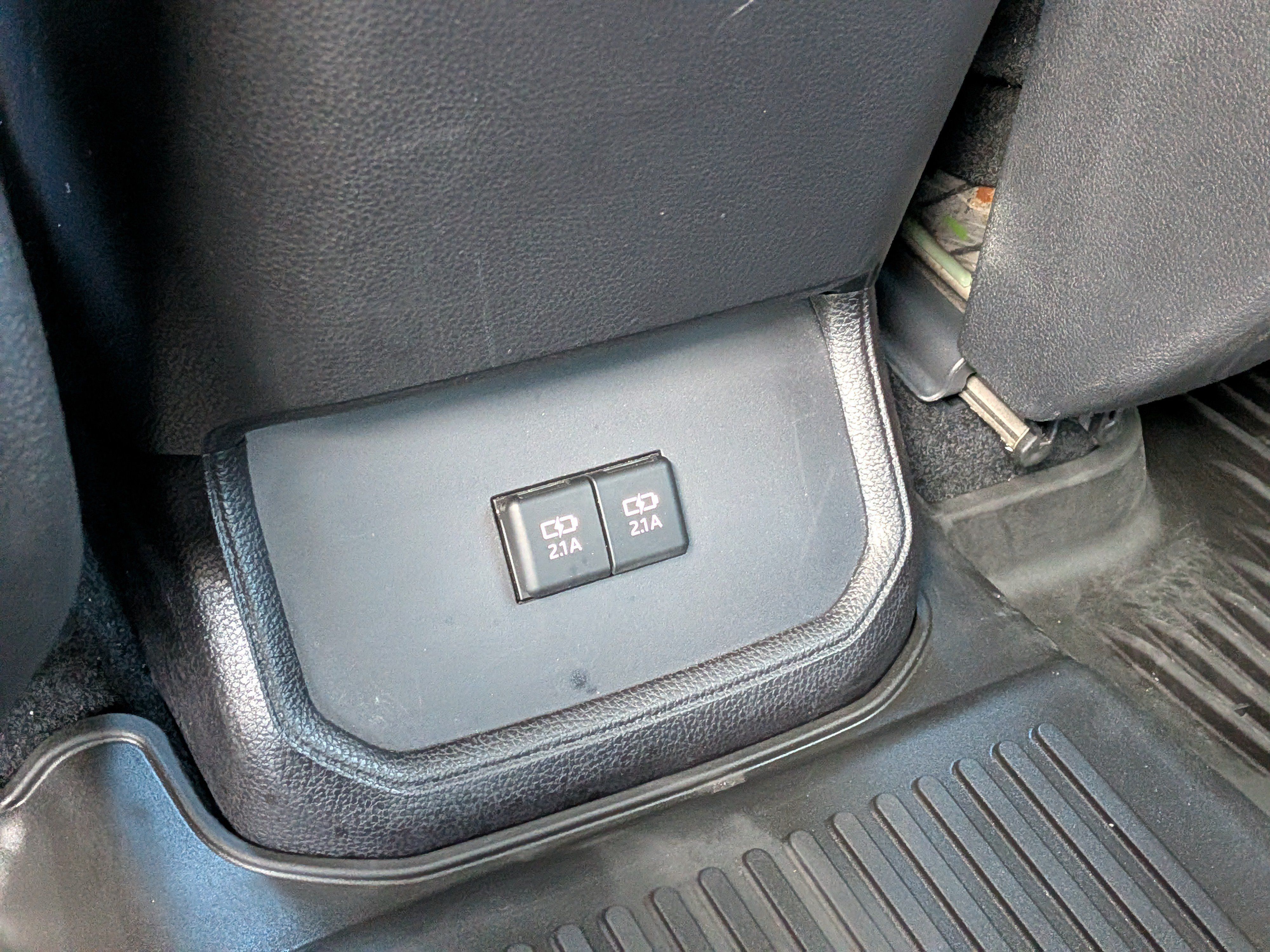 Used 2020 Toyota Highlander XLE AWD/4WD image 16