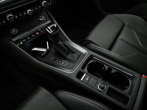 New 2025 Audi Q3 2.0T Premium image 10