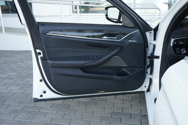 Used 2020 BMW 530e w/ Convenience Package RWD image 13