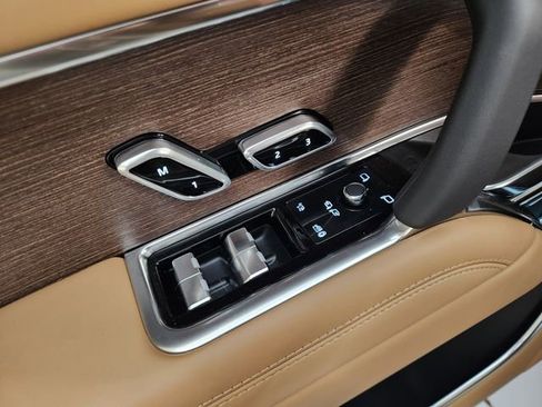 New 2026 Land Rover Range Rover Long Wheelbase SE image 21