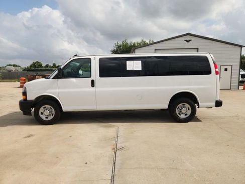 Used 2024 Chevrolet Express 3500 LS RWD image 4