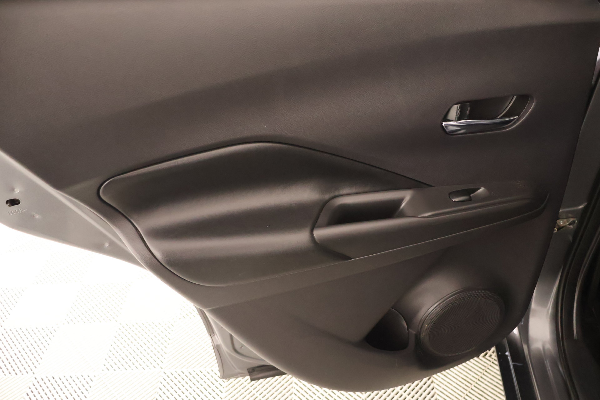 Used 2019 Nissan Kicks SR w/ SR Premium Package FWD image 16