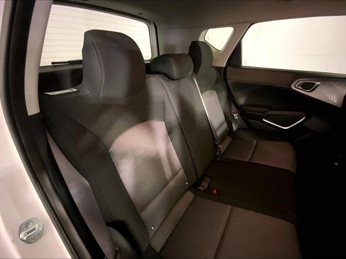 Used 2025 Kia Soul LX image 23