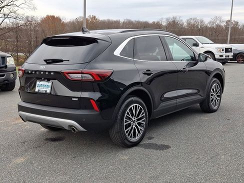 Used 2025 Ford Escape SE image 6