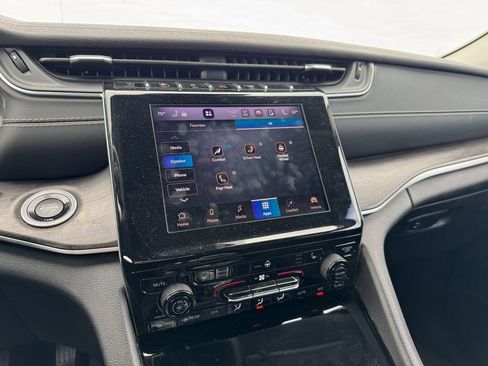 Used 2022 Jeep Grand Cherokee L Limited image 13