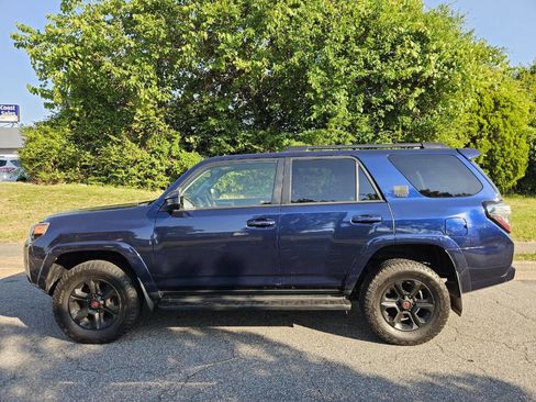 Used 2016 Toyota 4Runner SR5 AWD/4WD image 2