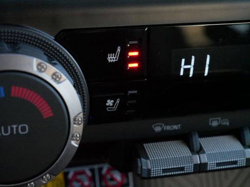 Certified 2025 Toyota 4Runner TRD Off-Road Premium image 32