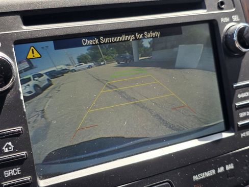 Used 2017 Chevrolet Traverse LT FWD image 20