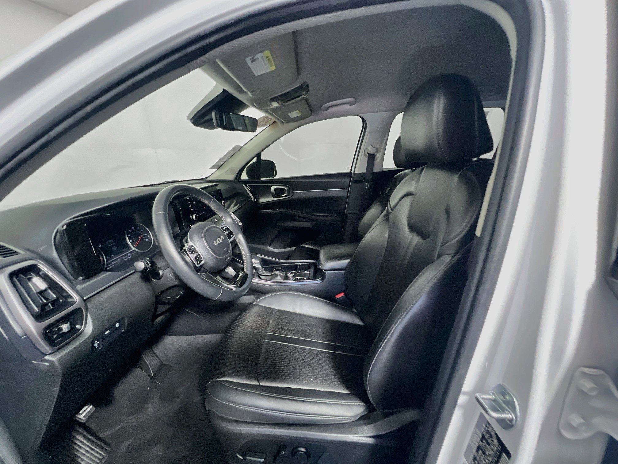 Used 2023 Kia Sorento S FWD image 14