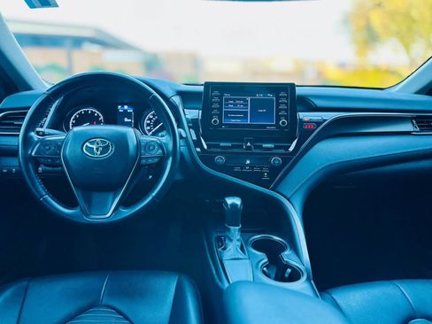 Used 2021 Toyota Camry SE FWD image 11