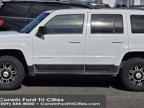 Used 2016 Jeep Patriot Sport w/ Power Value Group image 14