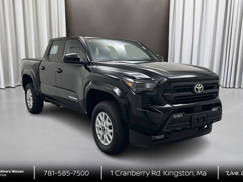Used 2025 Toyota Tacoma SR5 AWD/4WD image 3