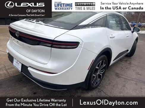 Used 2023 Toyota Crown Limited image 3