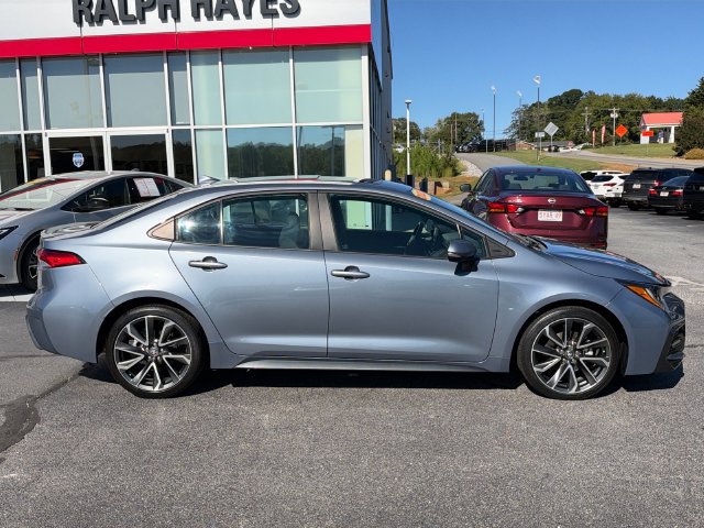 Used 2022 Toyota Corolla SE w/ SE Premium Package FWD image 2