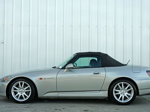 Used 2004 Honda S2000 image 8