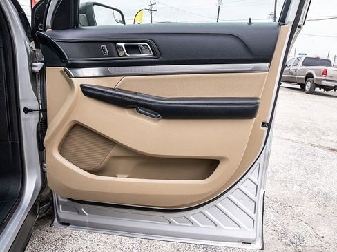 Used 2016 Ford Explorer FWD image 13