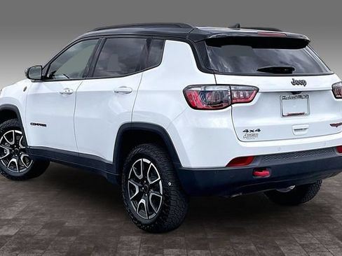 Used 2025 Jeep Compass Trailhawk AWD/4WD image 12