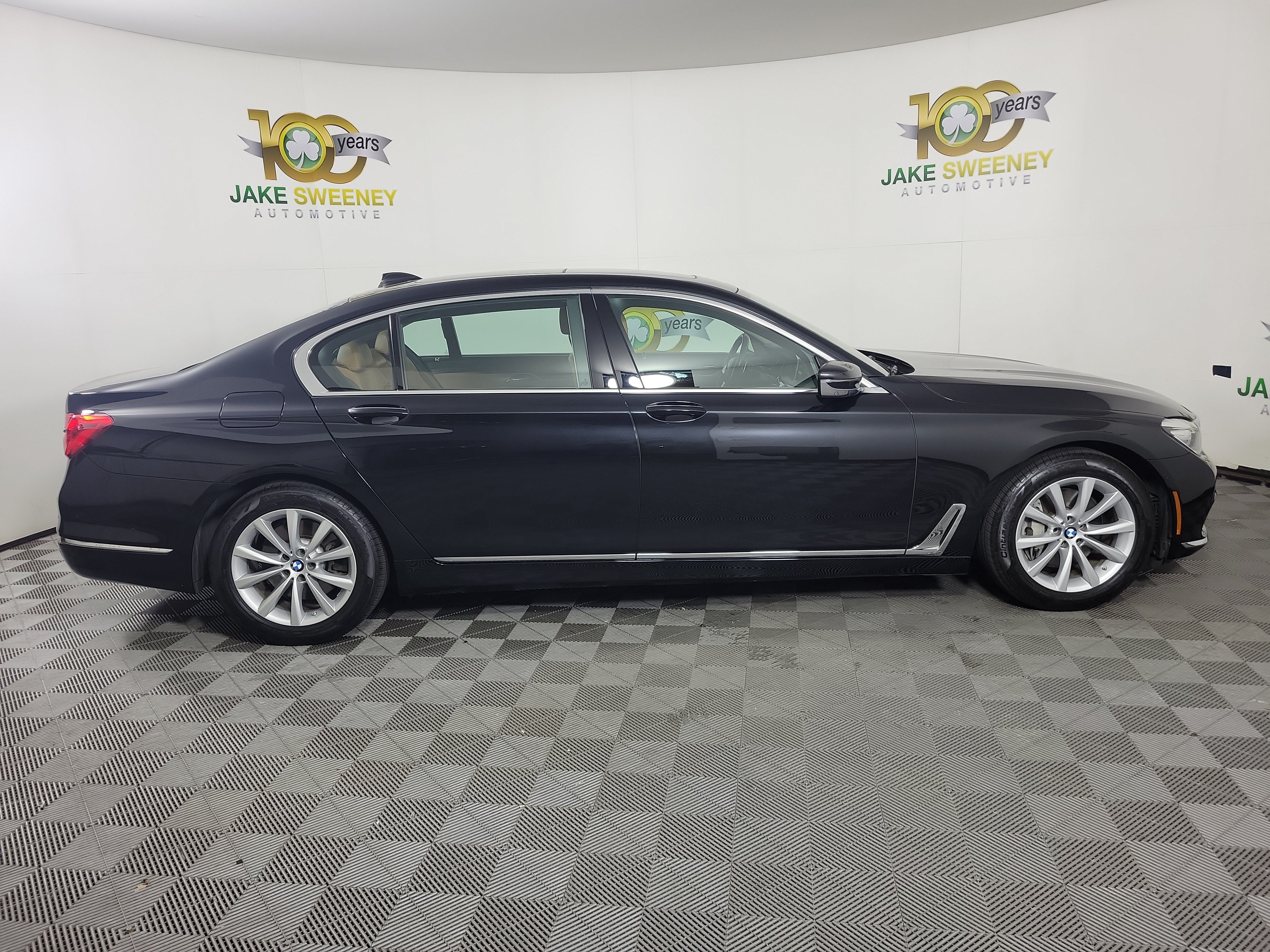 Used 2017 BMW 740i xDrive AWD/4WD image 4