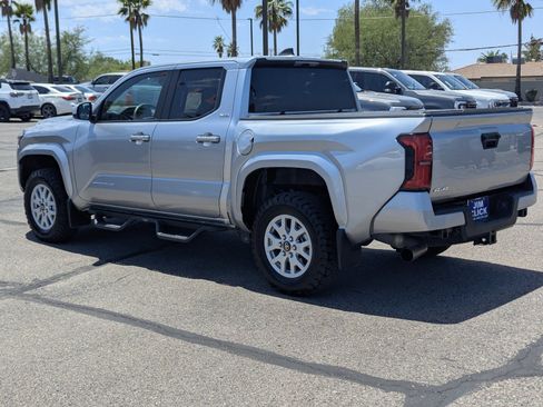 Used 2025 Toyota Tacoma SR5 AWD/4WD image 4