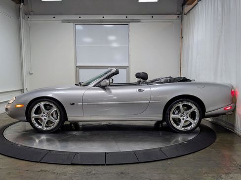 Used 2001 Jaguar XKR Convertible image 14