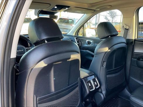 Used 2022 Kia Sorento SX image 12