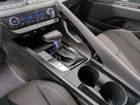 Certified 2023 Hyundai Elantra SEL w/ Convenience Package FWD image 13