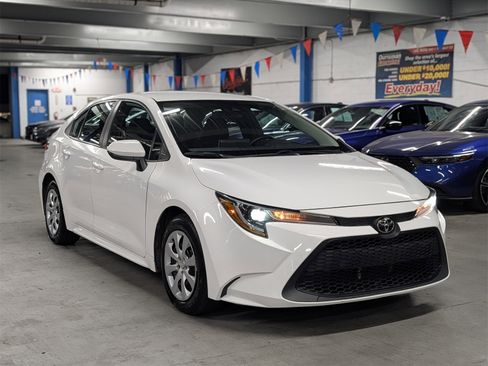Used 2021 Toyota Corolla LE image 1
