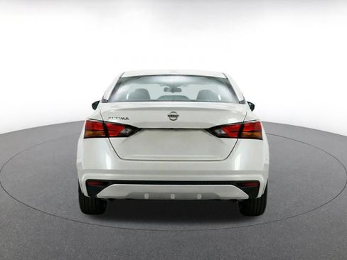 Used 2025 Nissan Altima 2.5 SV FWD image 9