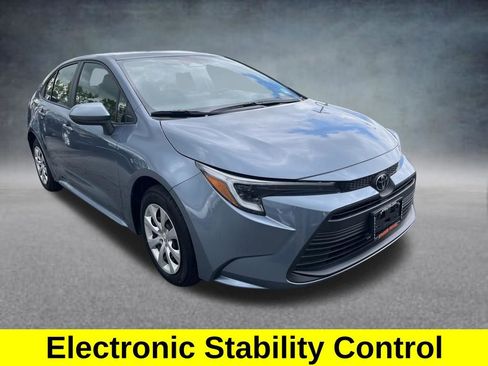 Used 2026 Toyota Corolla LE FWD image 8