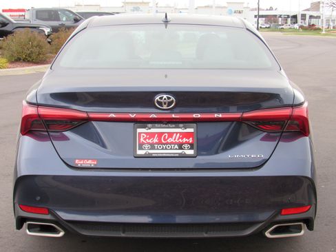 Used 2019 Toyota Avalon Limited image 7