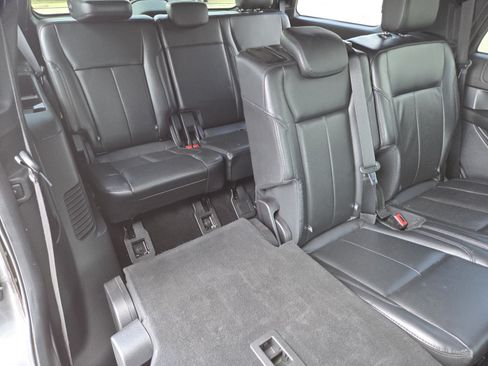 Used 2019 Ford Expedition XLT w/ Equipment Group 202A AWD/4WD image 21