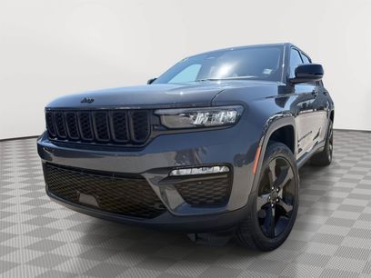 Used 2025 Jeep Grand Cherokee Limited w/ Black Appearance Package