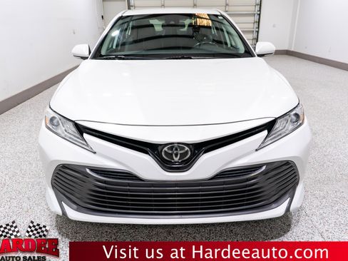 Used 2019 Toyota Camry XLE image 7