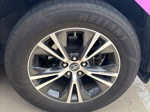 Used 2019 Toyota Highlander LE FWD image 18