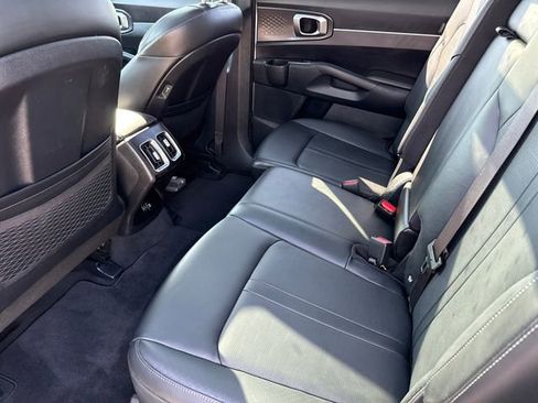 Used 2025 Kia Sorento S w/ Panoramic Sunroof Package FWD image 17
