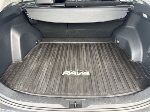 Used 2022 Toyota RAV4 XLE Premium AWD/4WD image 28