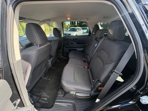 Used 2025 Nissan Pathfinder SV FWD image 28