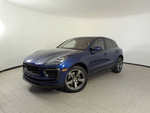 Certified 2024 Porsche Macan AWD/4WD image 1