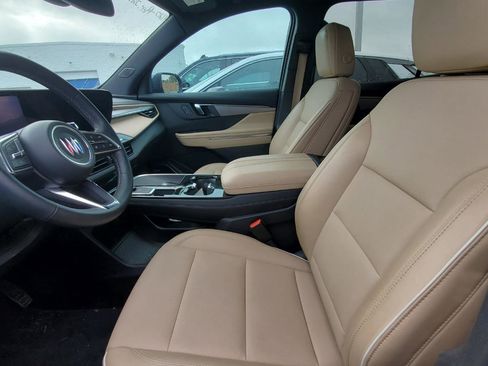 Used 2025 Buick Enclave Preferred w/ Power Package FWD image 3